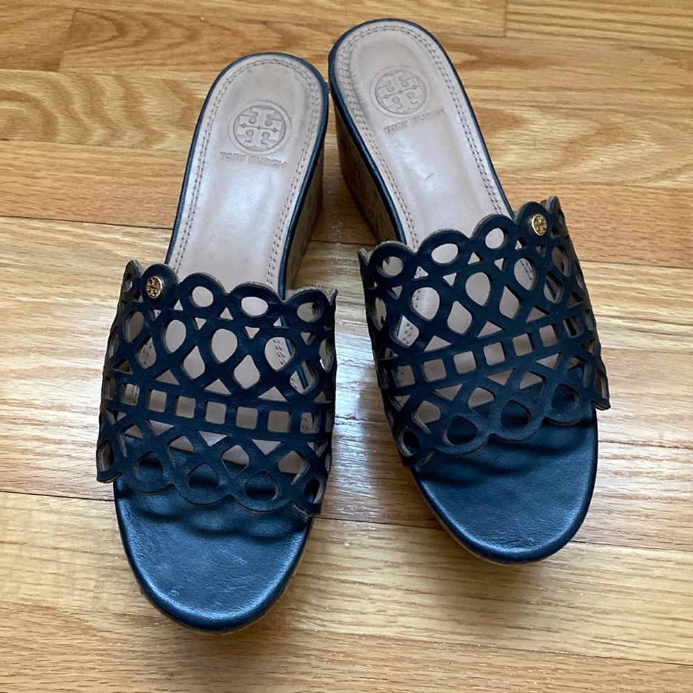 Tory Burch Platform Navy Sandals with Leather Detailing🦋😇